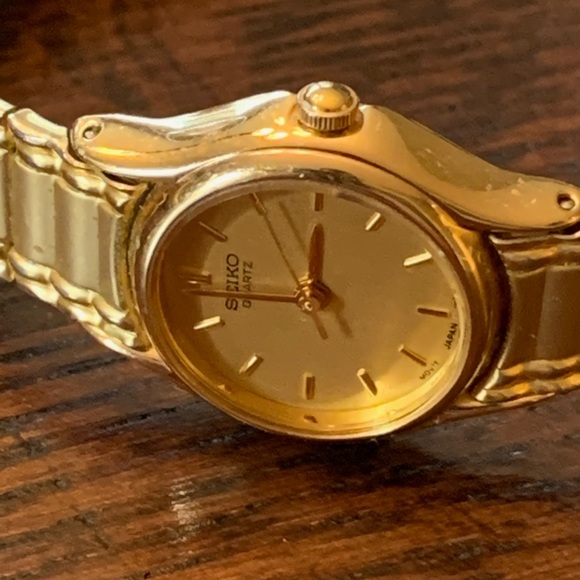 Seiko Nice Small Gold Color Round Dress Watch - Picture 5 of 8